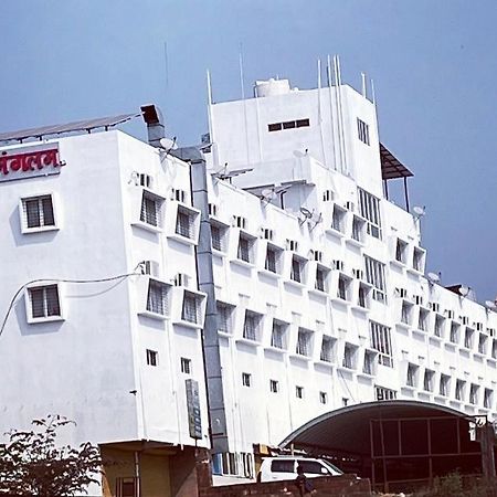 Hotel Mangalam Kurandvad Eksteriør bilde